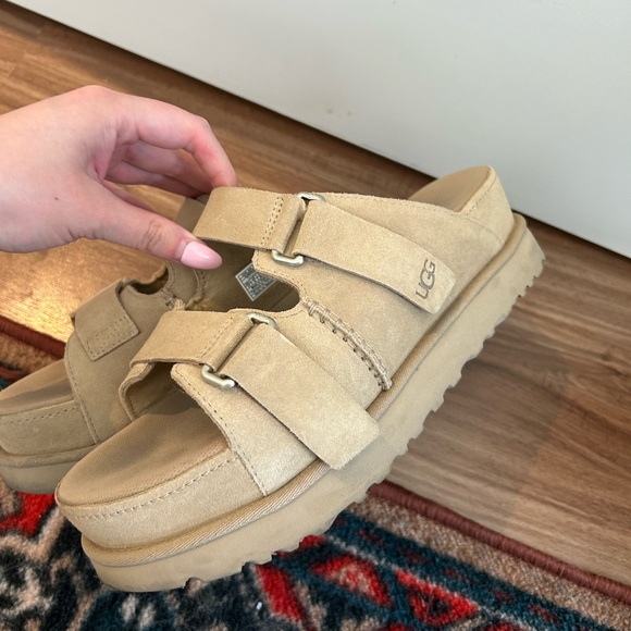 Pre-loved Ugg sandals - Picture 5 of 7